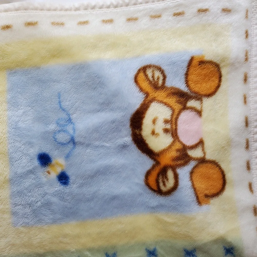 Winnie the Pooh & Friends Tigger Bee Peeking Pooh Baby Blanket  plush Lux Disney